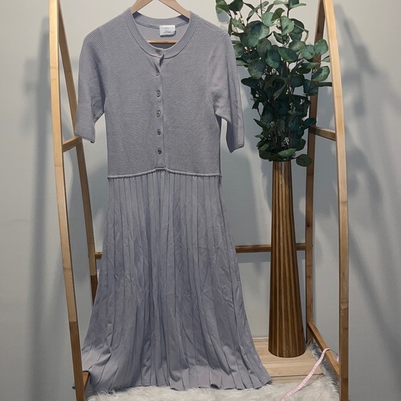 Wilfred Dresses & Skirts - Wilfred Grey Long Sleeve Pleated Skirt Dress